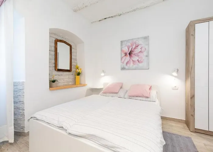 Studio Apartment Sisi